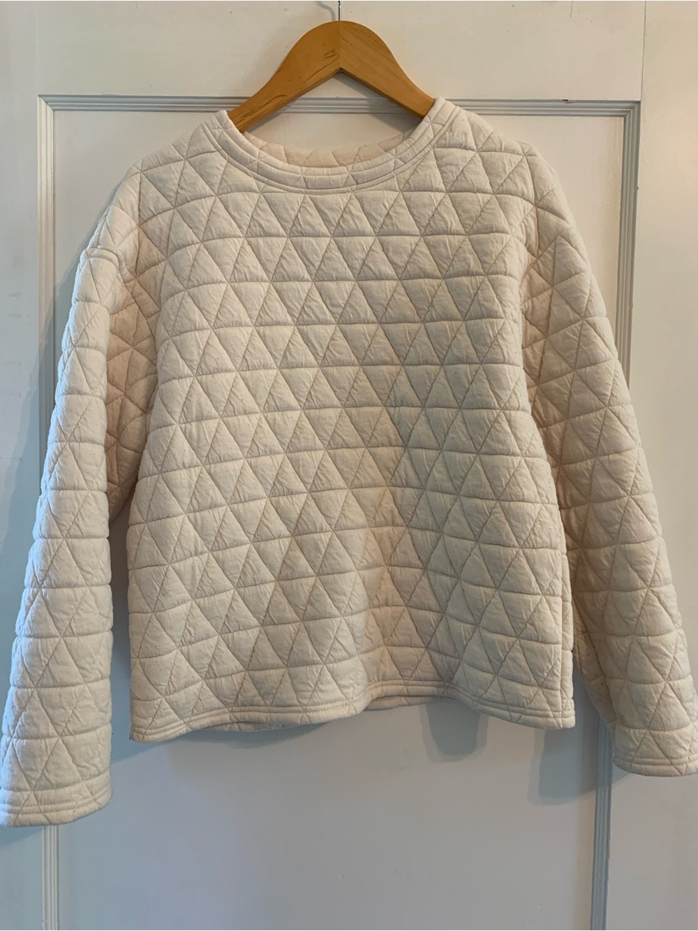 SHEIN Cream Quilted Diamond-Stitch Crewneck Sweater